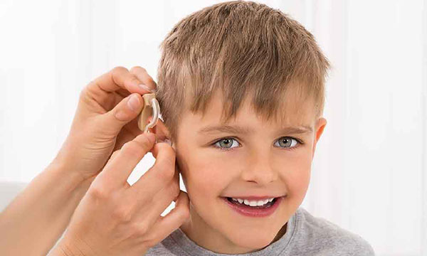 درمان کم شنوایی کودکان